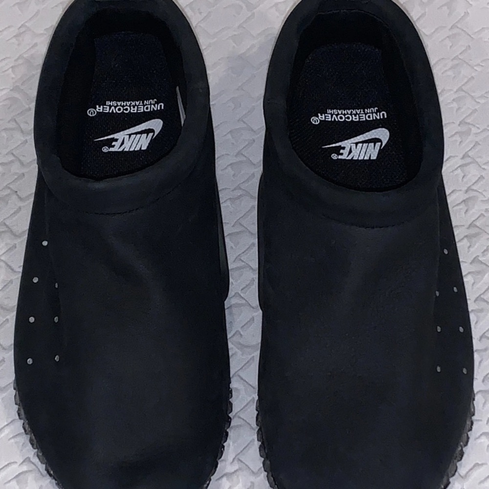 Nike Men's Black Slip-On Sneakers